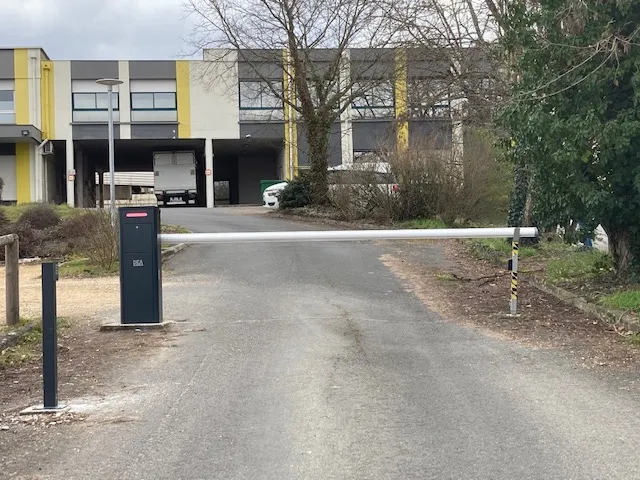 Installation d'une barrière levante à Langon 