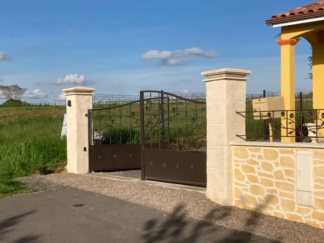 Installation d'un portail motorisé à Blasimon